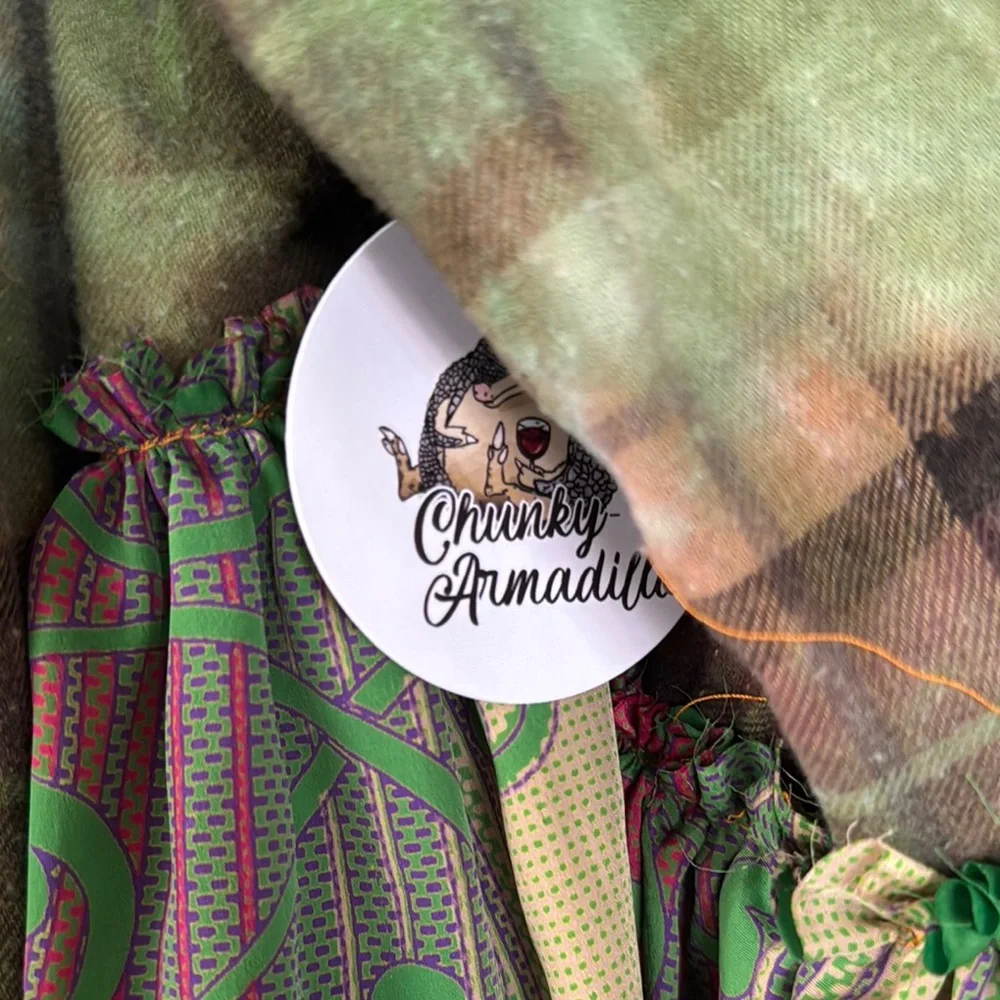 Chunky Armadillo one of a kind refurbished flannel tie-dyed by hand /with silk - Picture 6 of 8